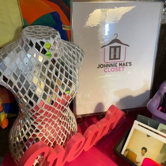 GooD VIBES LIVE - 12Dec2025 Halle-Bration/ Holiday Celebration, Gift Mall - Picture 10 of 16